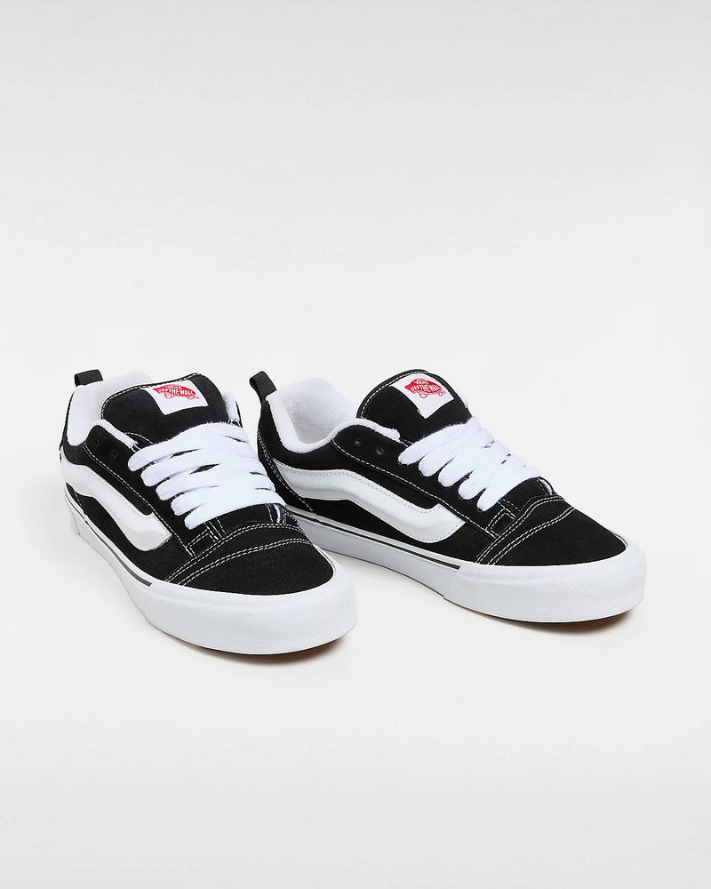 Load image into Gallery viewer, Vans Women&#39;s Knu Skool Black/True White VN0009QC6BT
