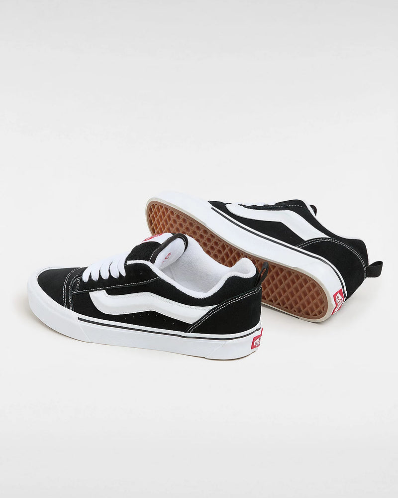 Load image into Gallery viewer, Vans Women&#39;s Knu Skool Black/True White VN0009QC6BT
