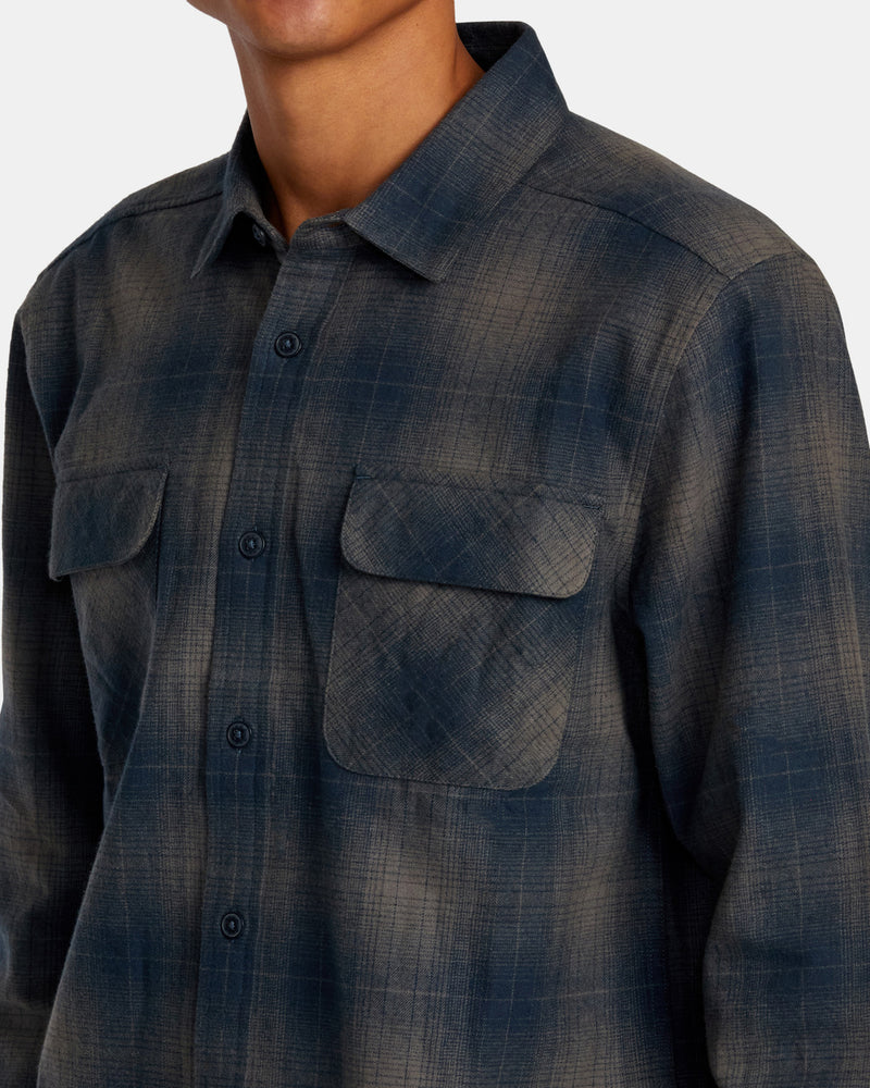 Load image into Gallery viewer, RVCA Men&#39;s Dayshift Flannel Shirt Smoke AVYWT00505-SMK
