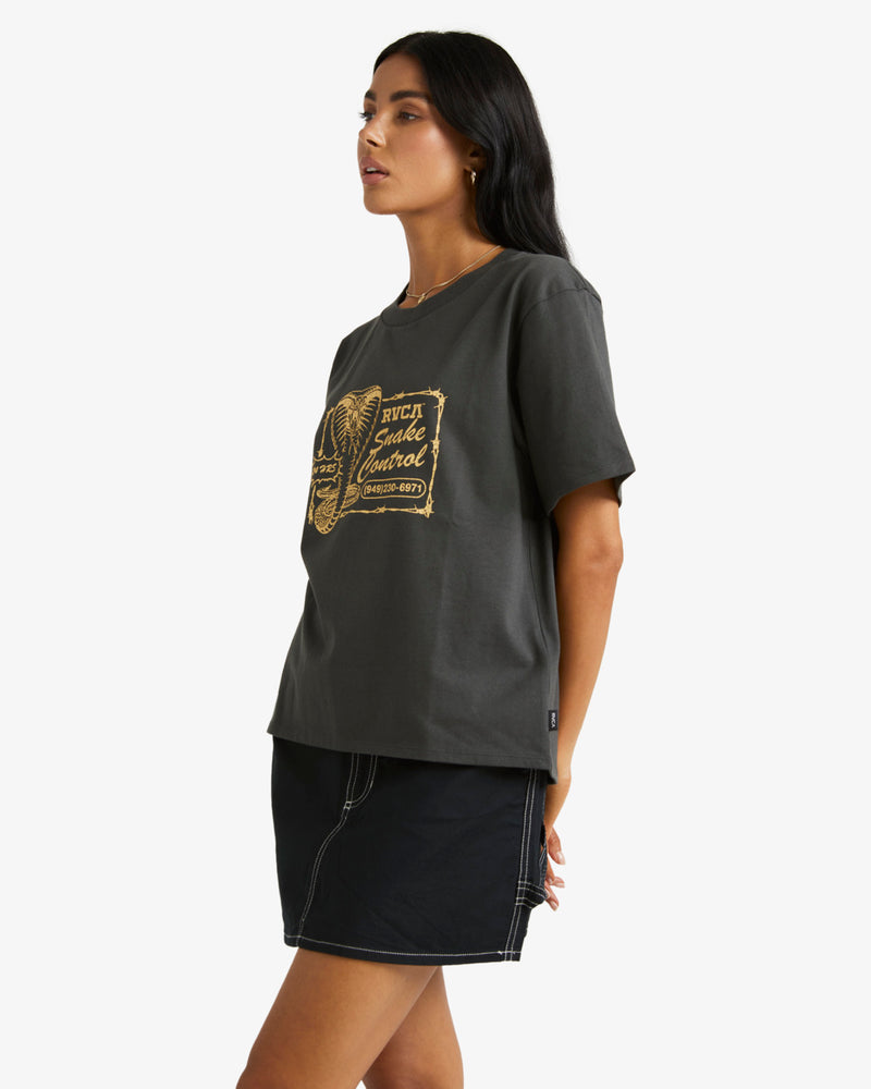 Load image into Gallery viewer, RVCA Women&#39;s Snake Control T-shirt Pirate Black UVJZT00259-PTK
